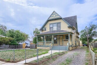 Building Photo - 1118 6th St