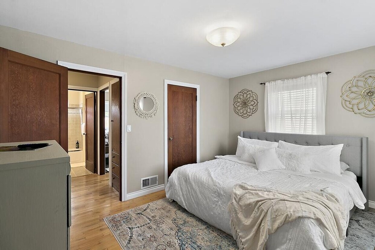 Foto principal - 126 E 43rd St