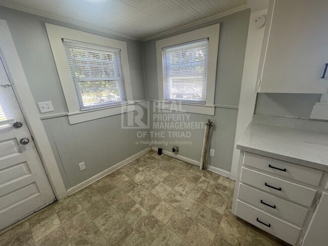 Building Photo - 907 W Cooksey Dr