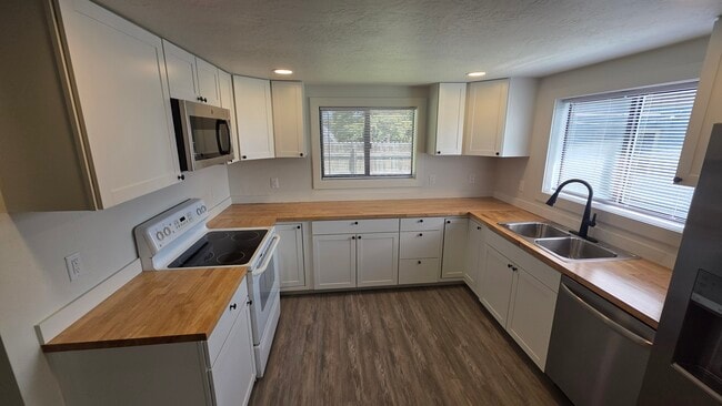 Building Photo - 113 S 7th St