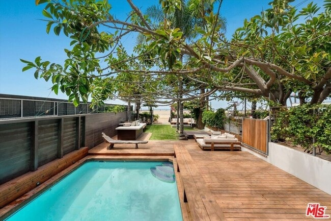 Foto del edificio - 936 Palisades Beach Rd