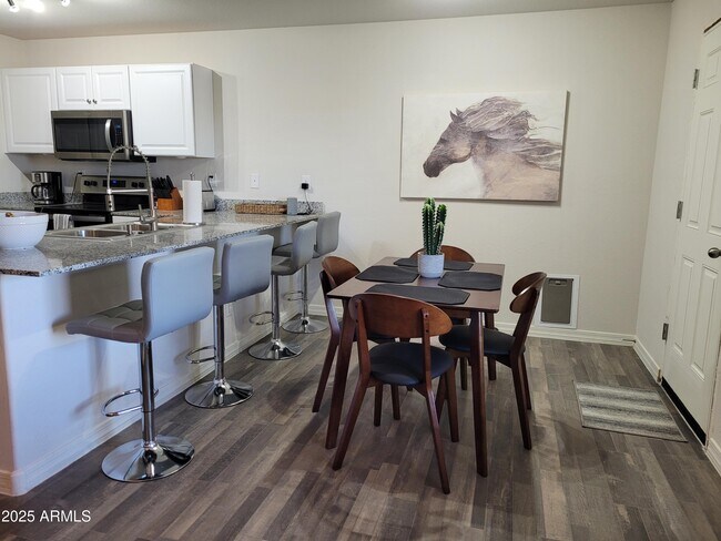 Foto del edificio - 70 W Cottonwood Ln