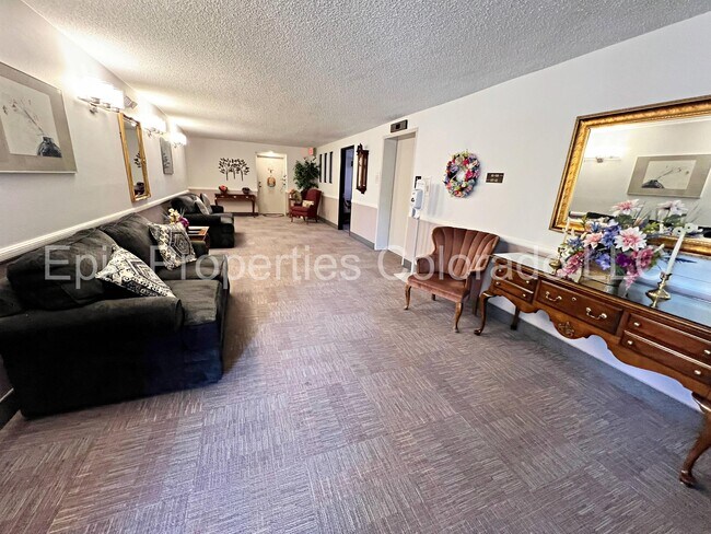 Building Photo - 13800 E Marina Dr