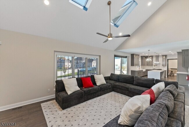 Foto del edificio - 75 Nance Rd