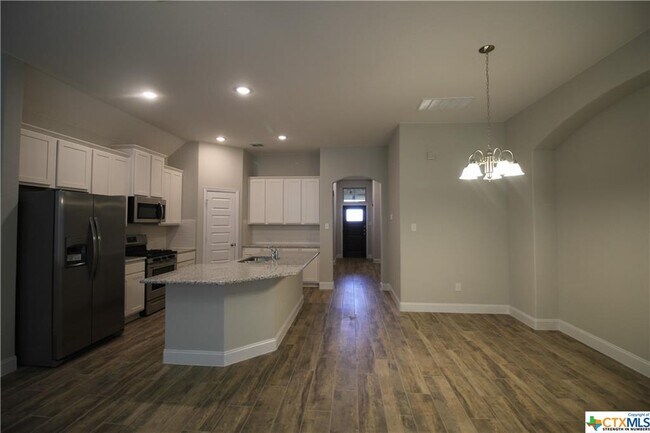 Building Photo - 1331 Hillsong St