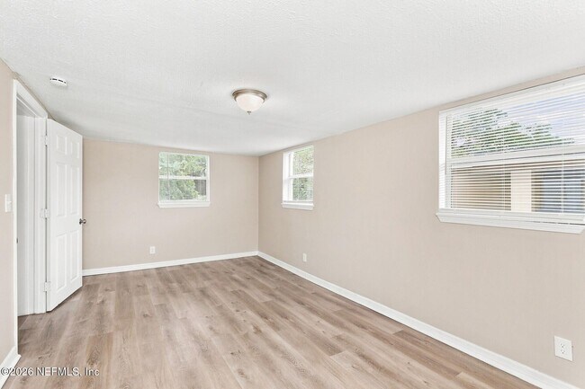 Foto del edificio - 6132 Ardisia Rd W