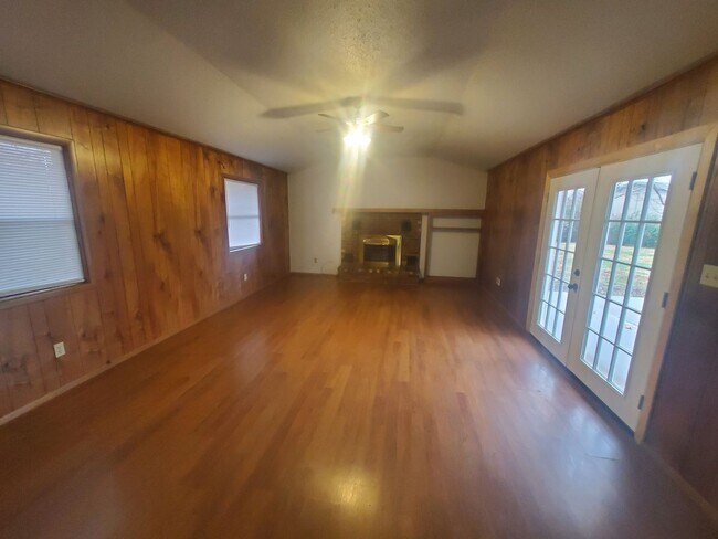 Foto del edificio - Nice 4 bedroom 1.5 bath home close to U of A and I-49