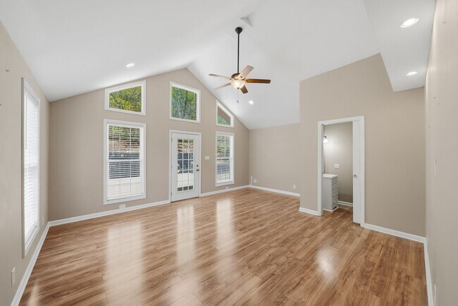 Foto del edificio - Beautiful 3BR Ranch on Corner Lot in Conover