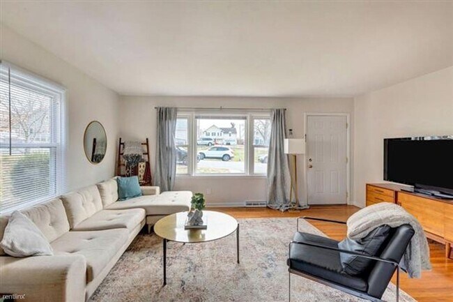 Foto del edificio - 3 br, 1 bath House - 105 South Piedmont Av...