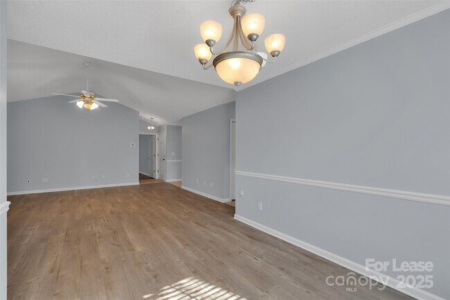 Foto del edificio - 6340 S Bend Ln