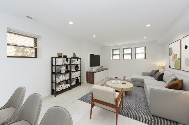 Foto del edificio - 3630 N Kimball Ave