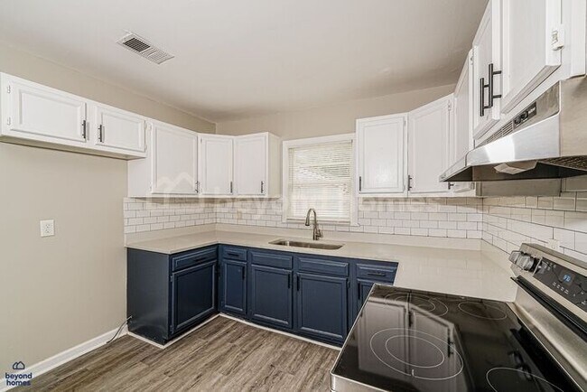 Building Photo - Ready to love where you live? 3 Bed 1 Bath Home Ready for You!