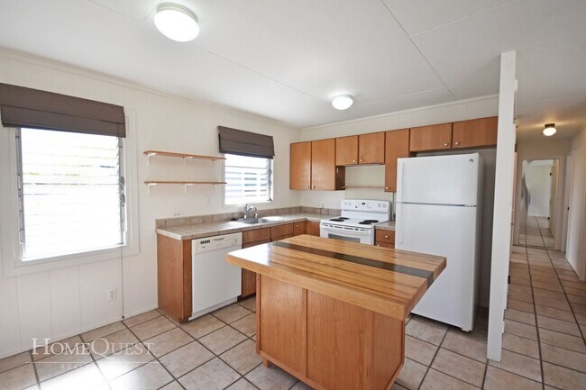 Building Photo - Stand Alone 3/2 in Kailua!  $3100/mo