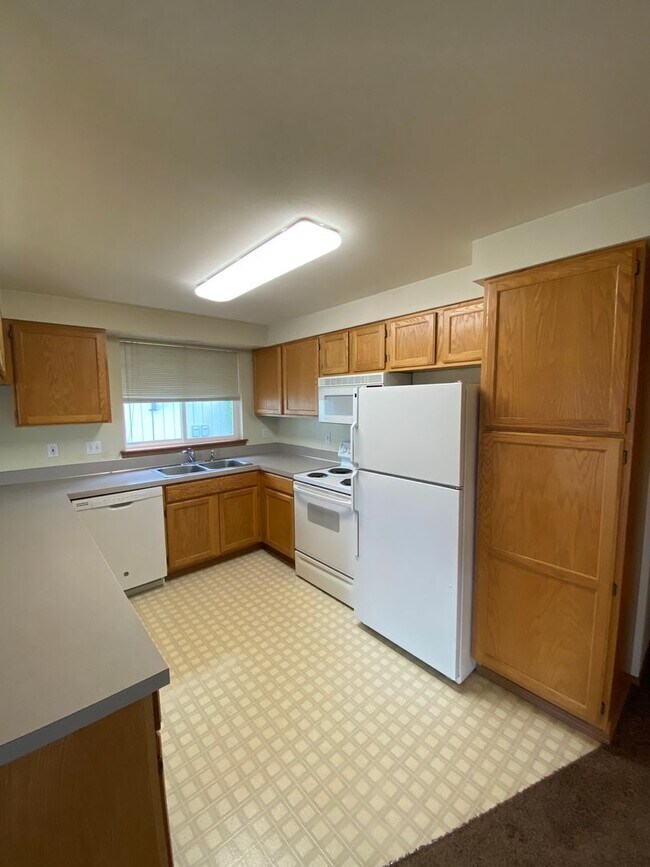 110 Plum Ln Unit 2, Yakima, WA 98908 Room for Rent in Yakima, WA