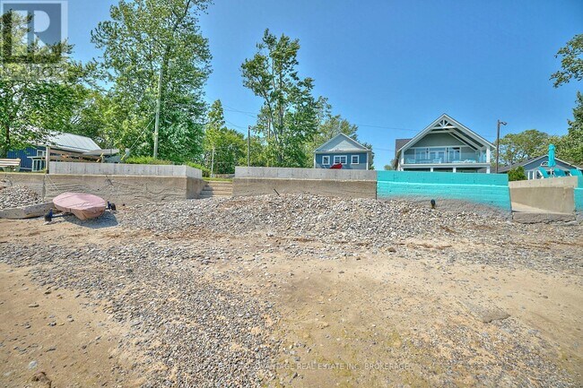 Photo du bâtiment - 11107 Maple Rd