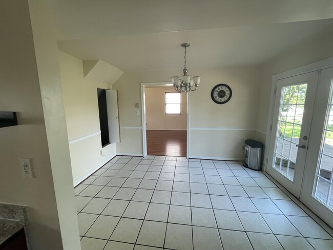 Building Photo - 480 Woodlake Rd