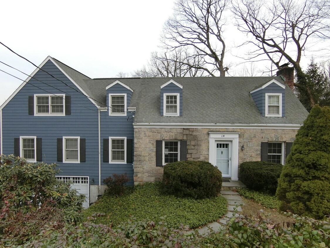Primary Photo - 14 Hickory Dr