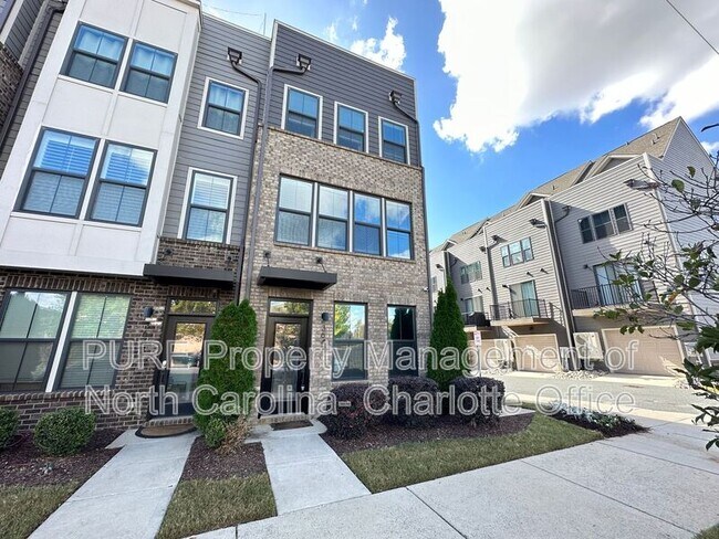 Building Photo - 3647 Tryclan Dr