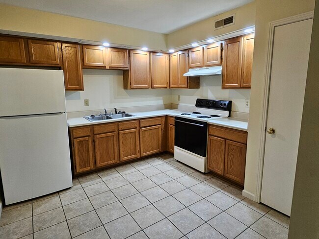 Kitchen - 101 Sherry Ln