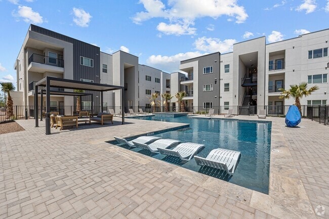 Building Photo - Desert Commons East