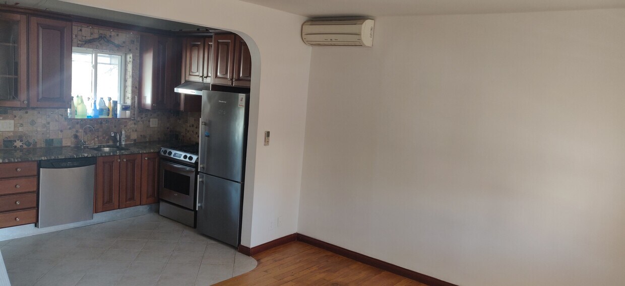 Foto principal - 2627 E 22nd St
