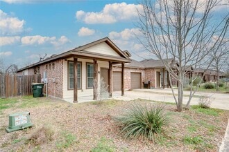 Building Photo - 119 Creekside Villa Dr