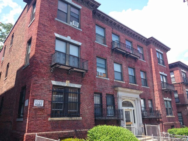 Building Photo - 46 Park Vale Ave