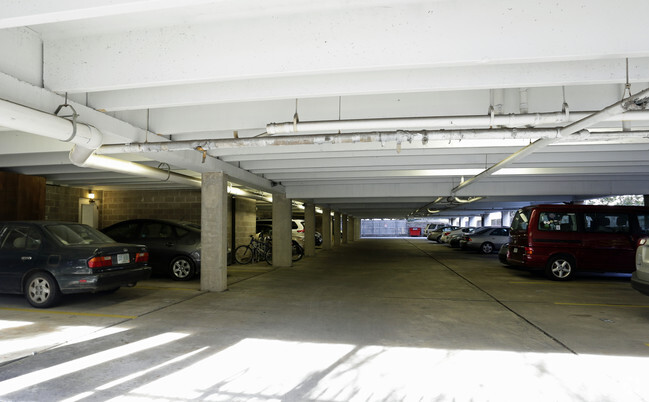 Building Photo - Coliseum Place Apartments