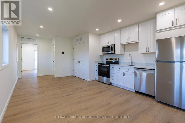 Building Photo - 433 Sugarloaf St