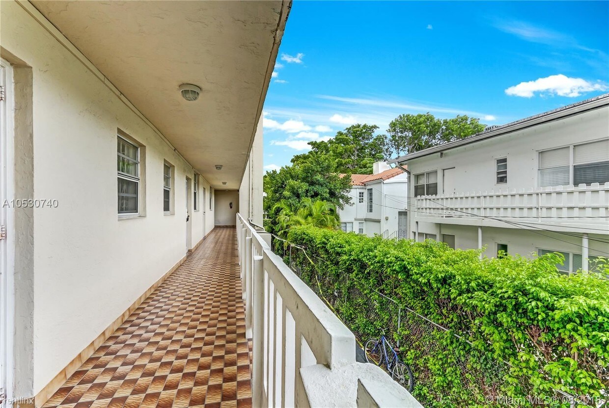 Primary Photo - 1 br, 1 bath Condo - 911 Michigan Ave # 204