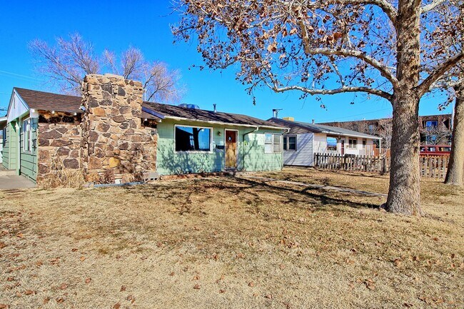 Foto del edificio - 2430 Bunting Ave