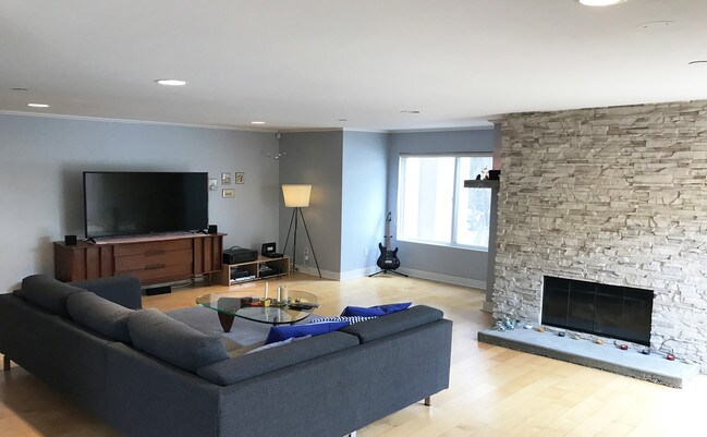 living room - 1951 N Beachwood Dr