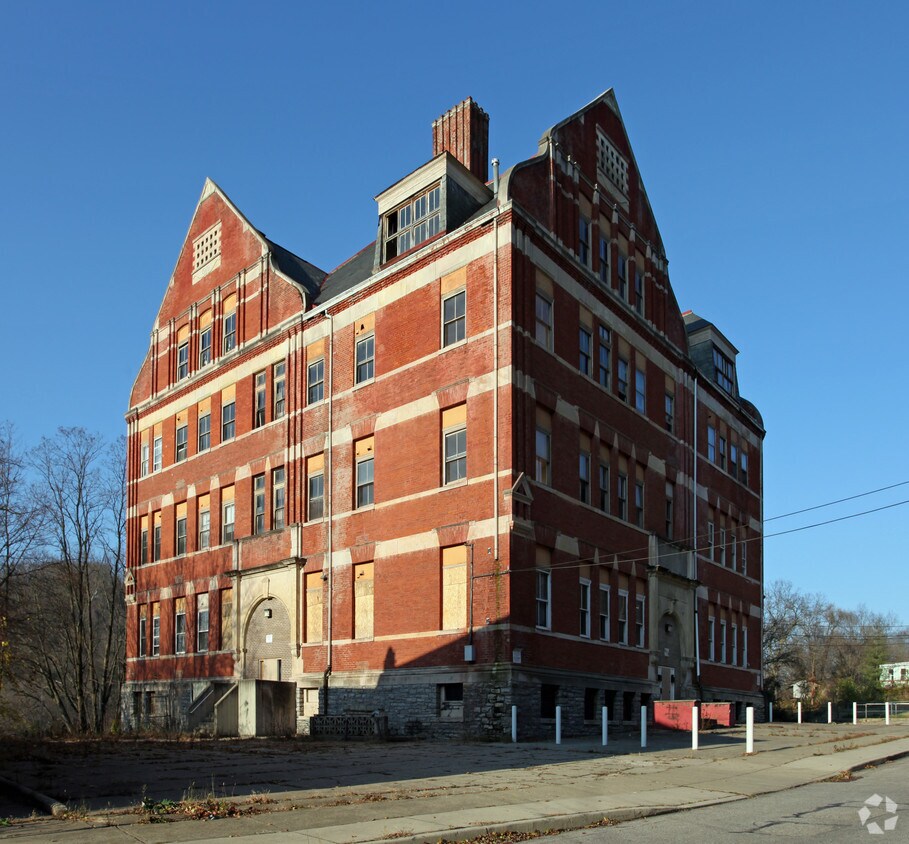 Primary Photo - 675 Steiner Ave
