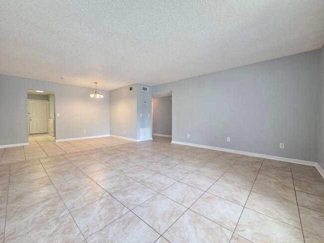 Foto del edificio - 605 Northlake Blvd
