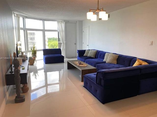 Foto del edificio - 3375 N Country Club Dr