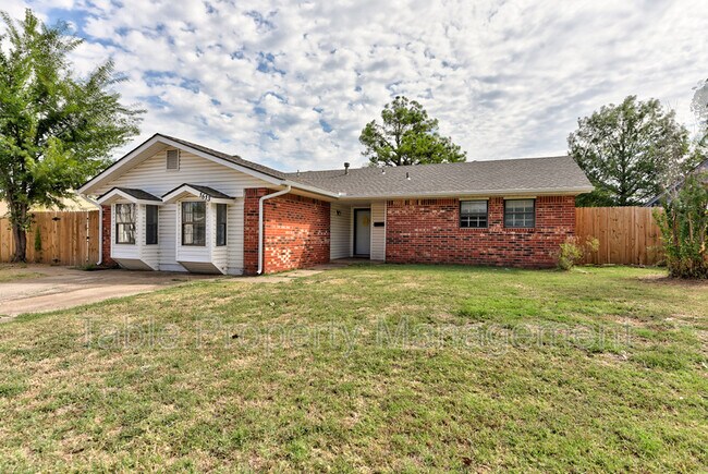 Building Photo - 1613 Briar Meadow Rd