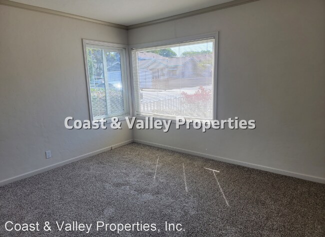 Foto del edificio - 3 br, 2 bath House - 401 Ramona Ave.