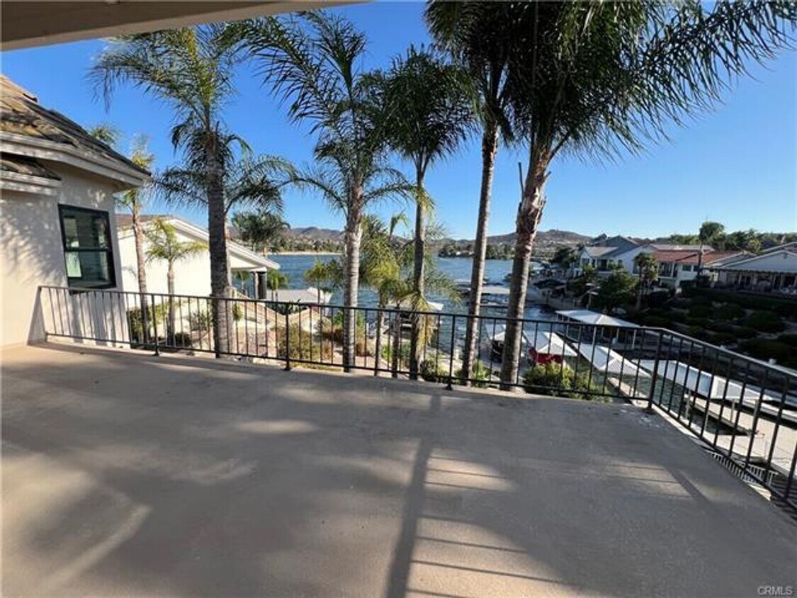 Foto principal - Stunning Lakefront Retreat in Gated Canyon...