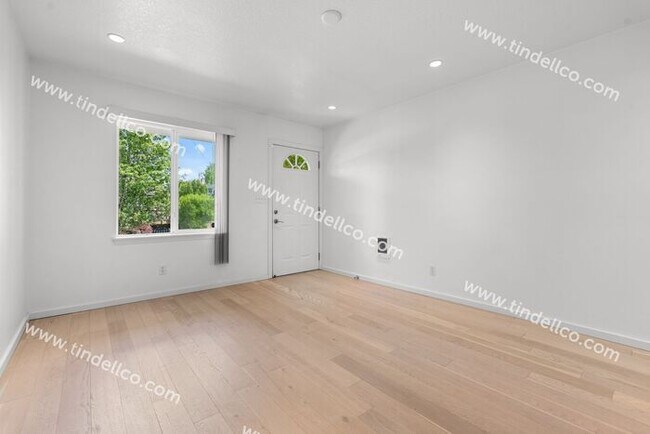 Foto del edificio - Spacious 3BR w/ Fenced Backyard w/ Deck – ...