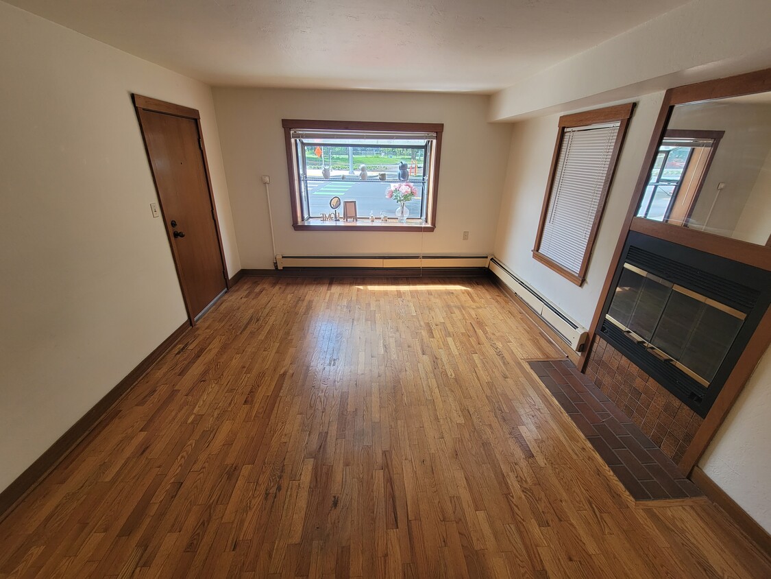 Primary Photo - 5530 E Green Lake Way N