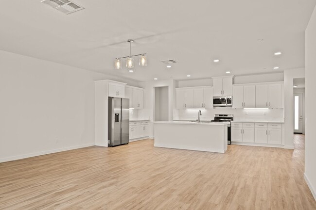 Building Photo - New Home in Gated Indian Palms Country Club