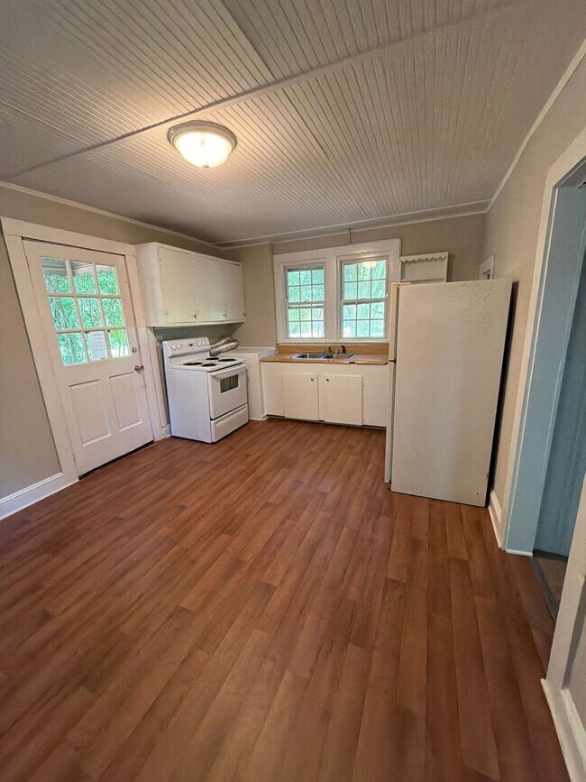 Building Photo - 3516 Eastway Dr