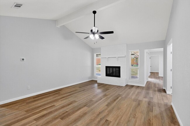 Building Photo - 903 Ravenswood Dr