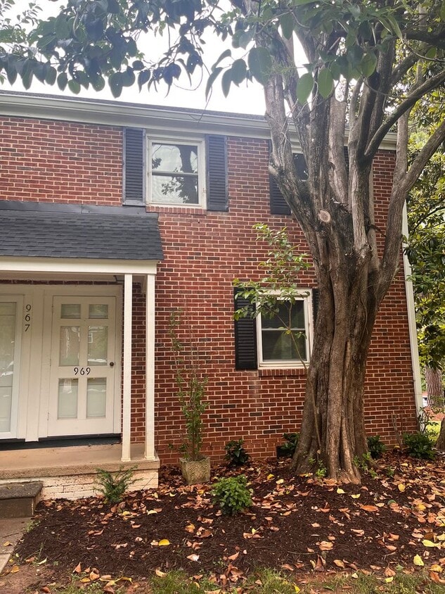 Primary Photo - Lovely 2-Bedroom Townhouse in Heart of Ral...