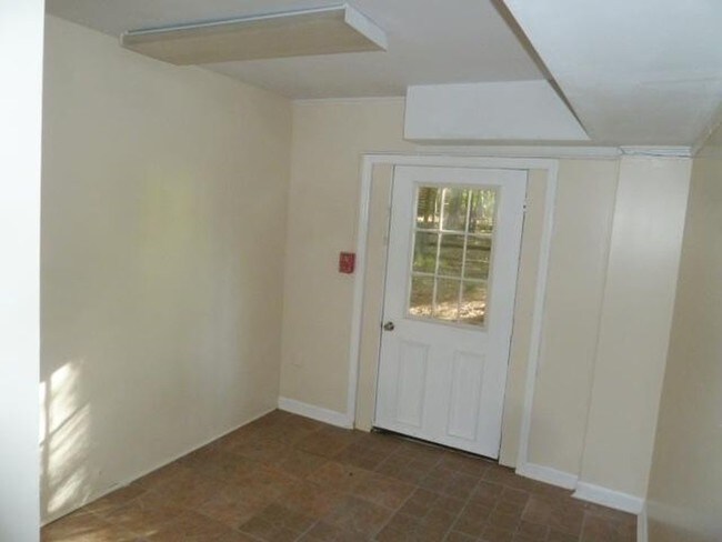 Building Photo - 102 Woodcrest Drive Unit B