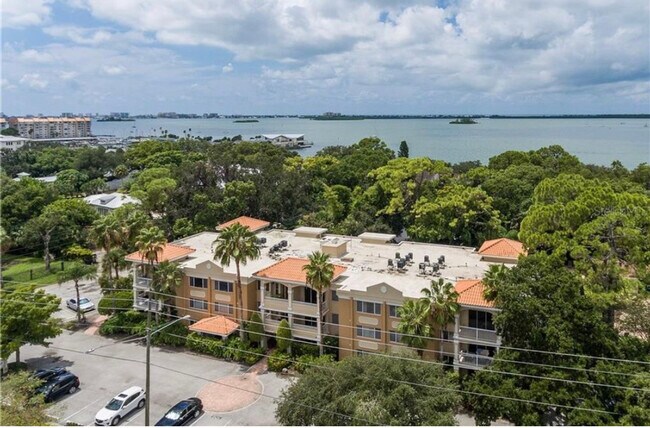 Building Photo - 950 Broadway