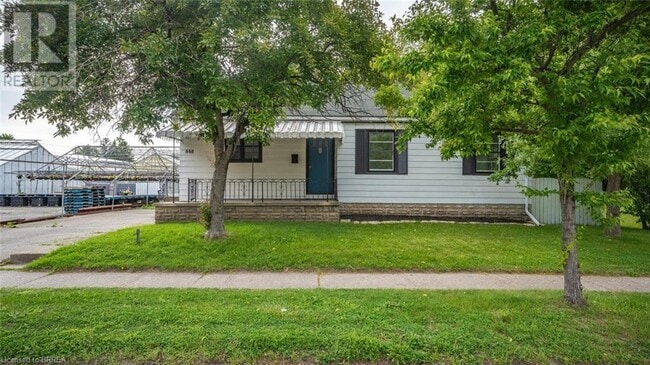 Building Photo - 848 COLBORNE St