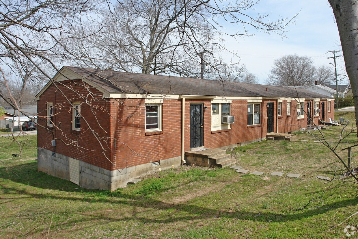 Building Photo - 3000 Clare Ave