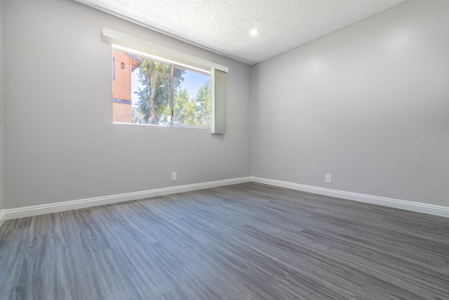 Renovated 2x2 Master Bedroom - Park Heights Apartments