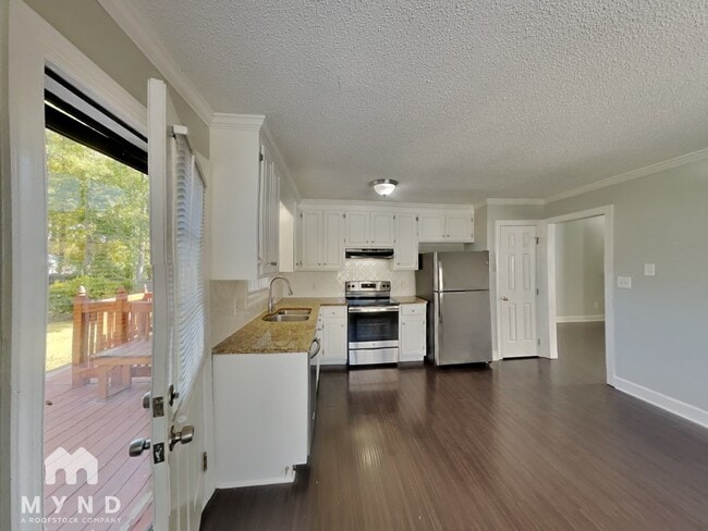 Building Photo - 1221 Delham Rd